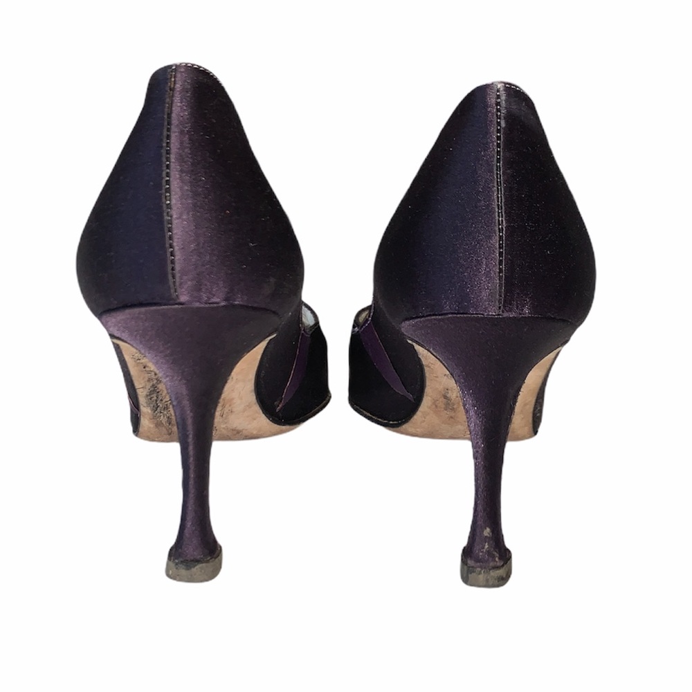 Manolo Blahnik purple satin pumps in size 5 - Picture 5 of 9